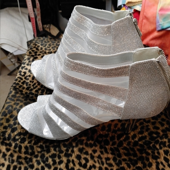 NEW STYLISH SILVER GLITTER/SHEER HEELS SHOES SIZE 12 - Picture 16 of 16